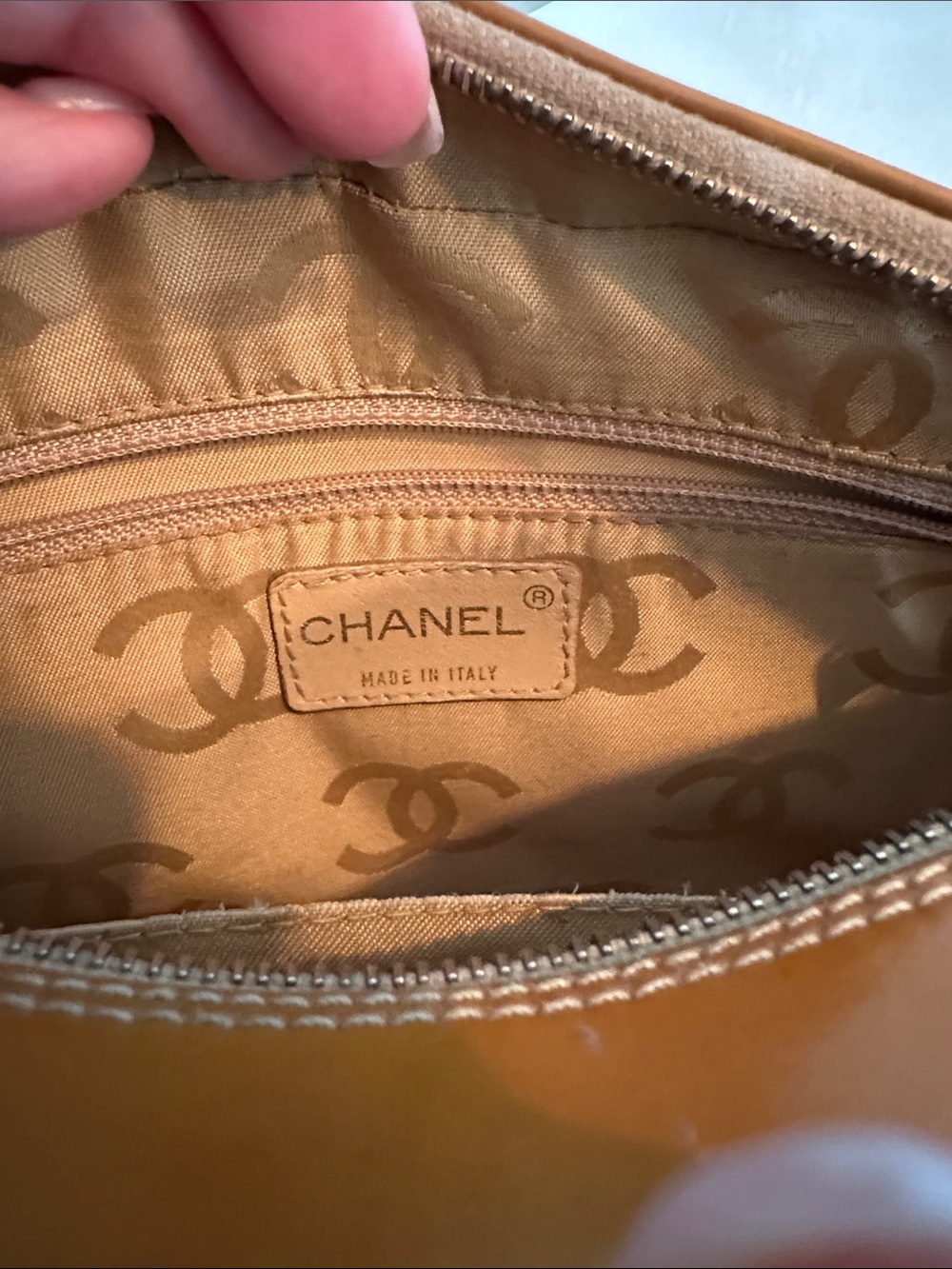 CHANEL Patent Quilted Camera Bag in Caramel Duster included - Picture 5 of 6